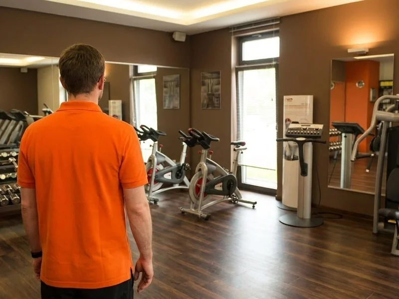 Rückenschmerzen im Büroalltag: Wie gezieltes Rückentraining in Quedlinburg hilft